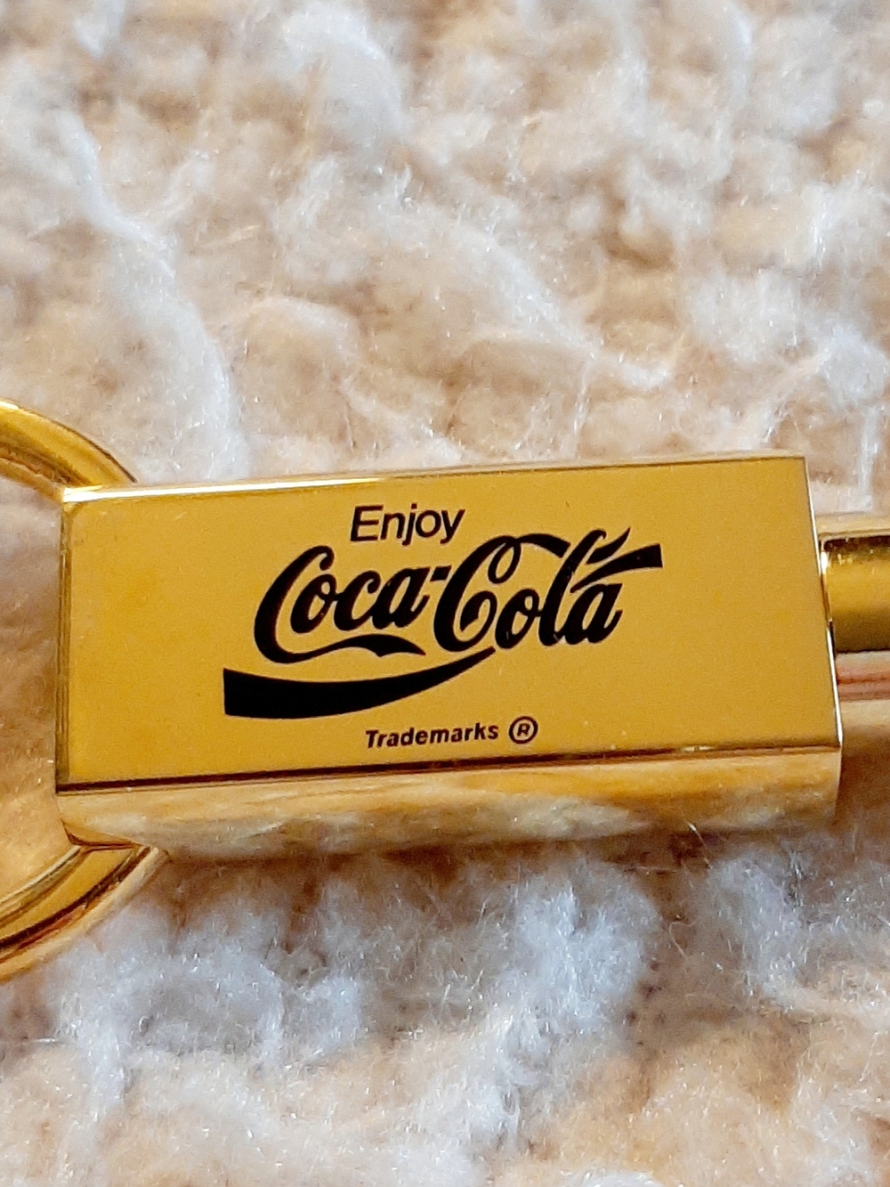 Coca Cola Gold-tone Keychain Split Ring Accessory - Picture 2 of 8